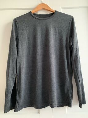 True North 💯% merino wool Men's gray base layer size M